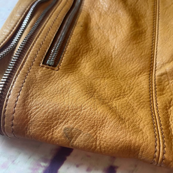B Makowsky Shoulder Bag - Picture 5 of 9